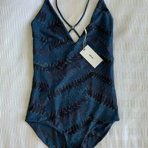 Mikoh Las Palmas size M NWT